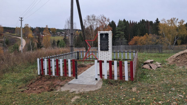 Памятник , посвященный Степанову И.Ф., герою Советского Союза 
