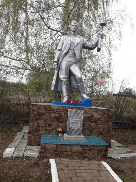 Памятник погибшим в годы Великой Отечественной войны 1941-1945 гг. жителям деревень Малая Итча, Большая Итча, Вожьяк