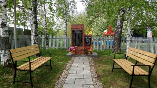 Памятная плита землякам, погибшим на фронтах Великой Отечественной войны