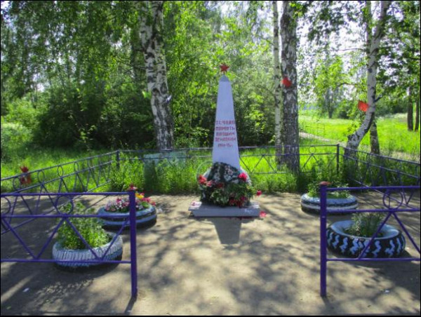 Обелиск в память земляков, погибших в годы гражданской и Великой Отечественной войны