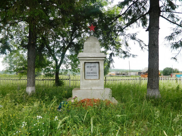 Памятник 4-м неизвестным воинам Гражданской войны
