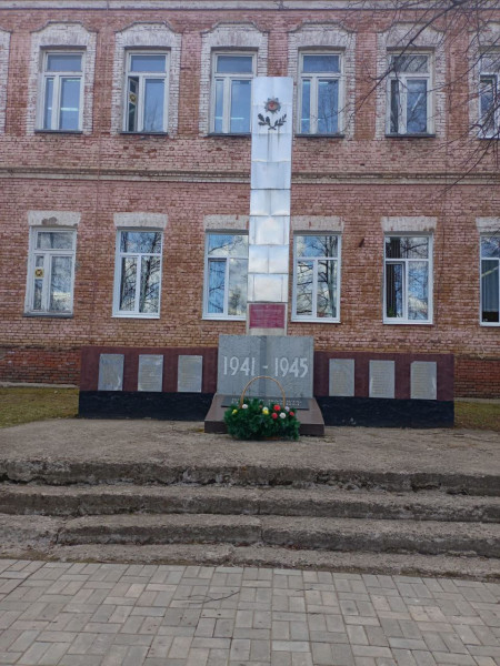 Мемориал преподавателям и учащимся педучилища, погибшим на фронтах Великой Отечественной войны