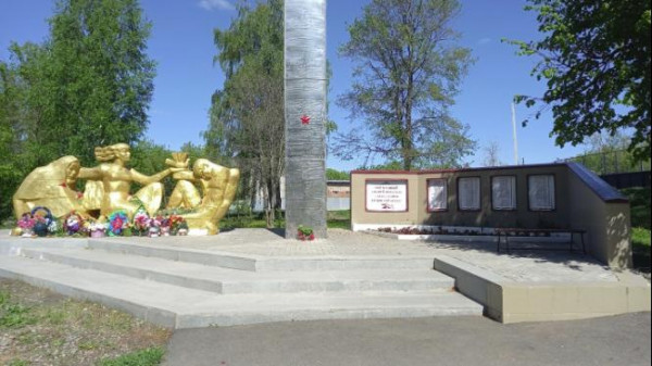Памятник воинам землякам участникам Великой Отечественной войны