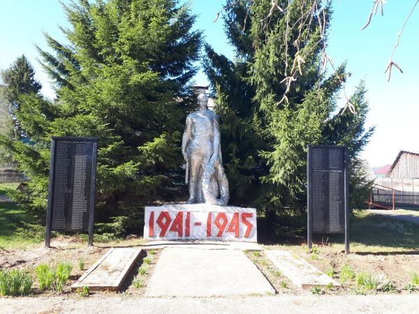 Памятник землякам, павшим в годы Великой Отечественной войны