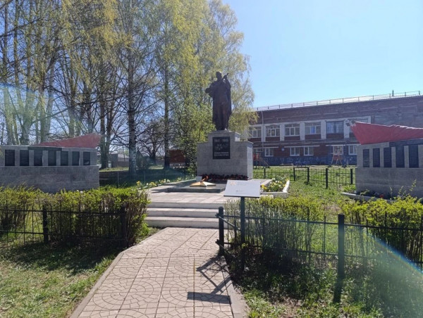 Памятник землякам, павшим в Великой Отечественной войне 1941-1945 годов