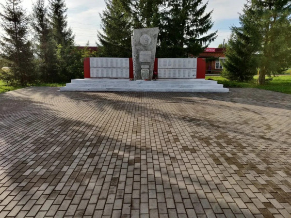 Памятник землякам, павшим в годы Гражданской и Великой Отечественной войн