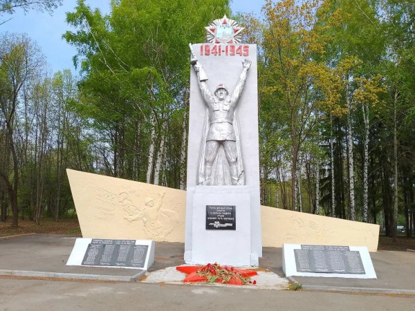 Памятник воинам землякам, павшим при защите в Великой Отечественной войне 1941-1945 годов