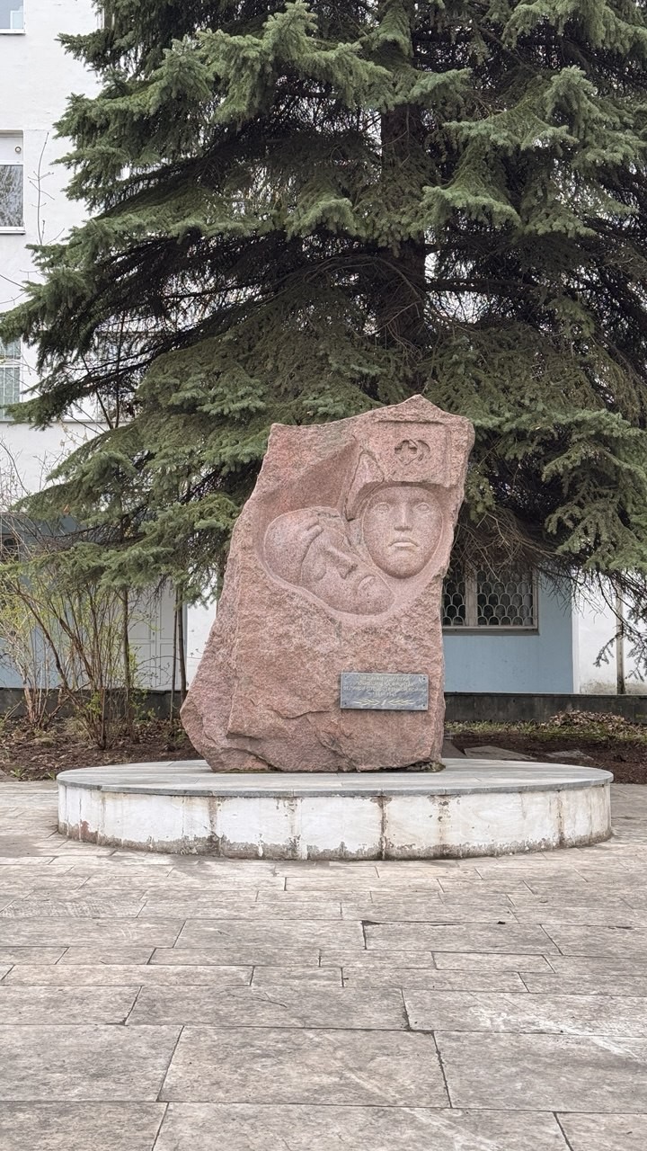 Памятник медикам Удмуртии, погибшим на фронтах Великой Отечественной войны 1941-1945 гг.