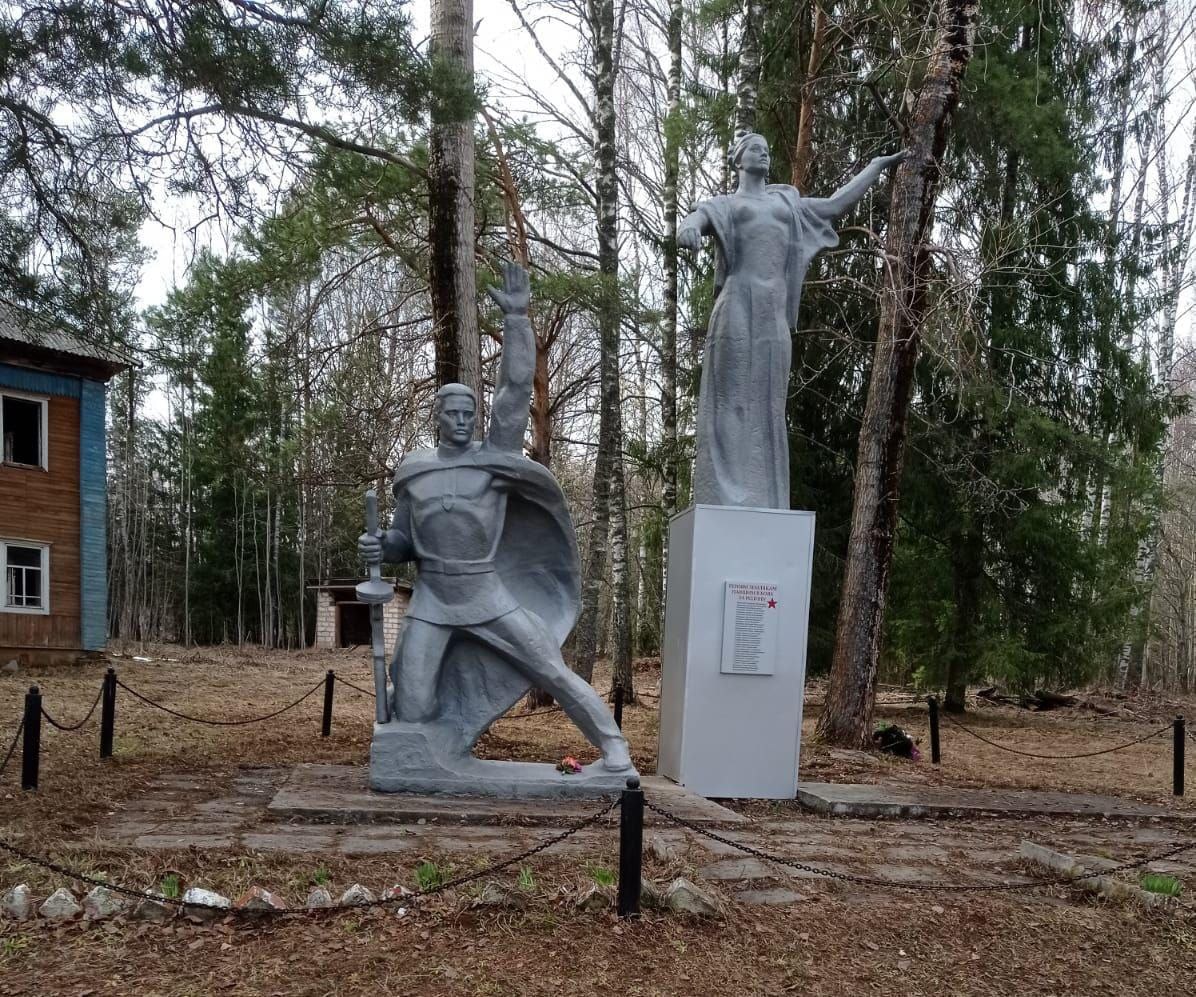 Памятник героям-землякам, павшим в боях за Родину